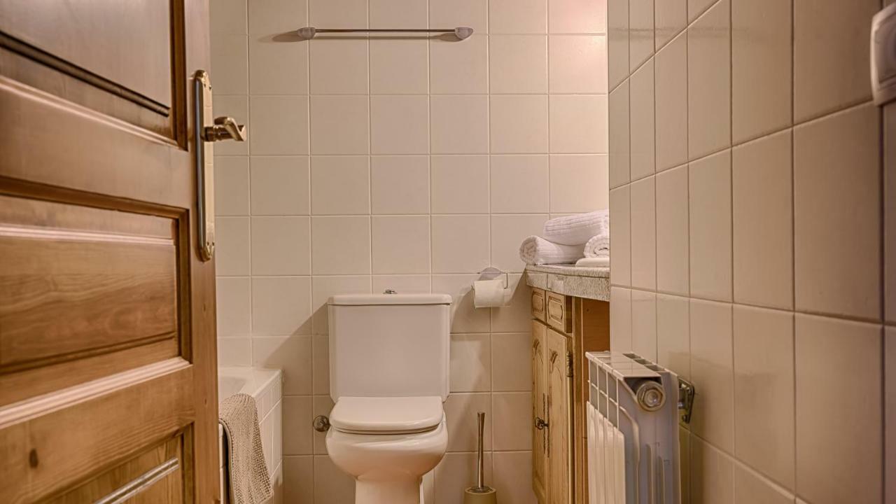 レスSaplan Real Estate Montludeアパートメント エクステリア 写真