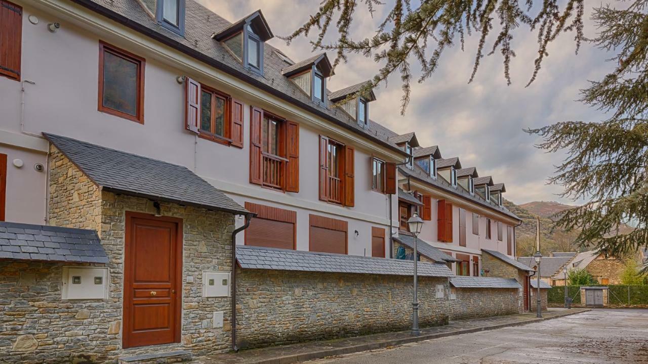 レスSaplan Real Estate Montludeアパートメント エクステリア 写真