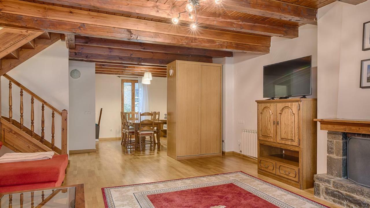 レスSaplan Real Estate Montludeアパートメント エクステリア 写真
