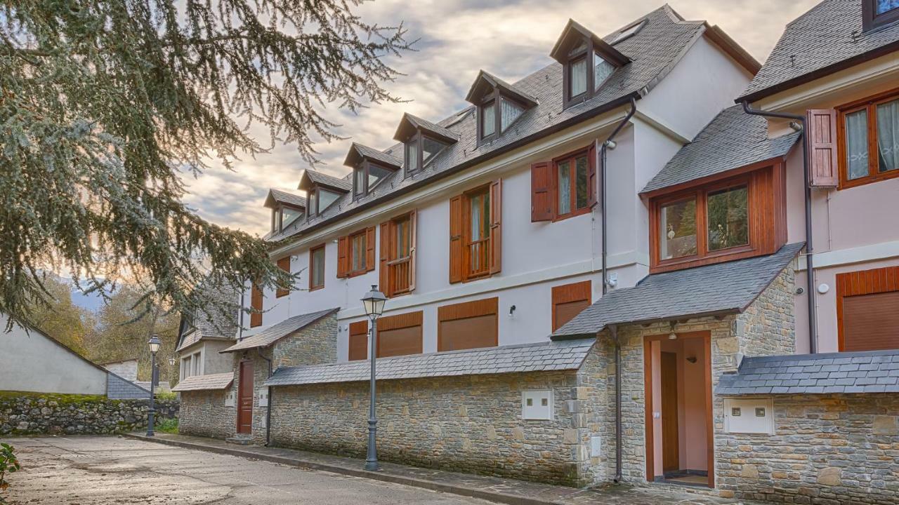 レスSaplan Real Estate Montludeアパートメント エクステリア 写真