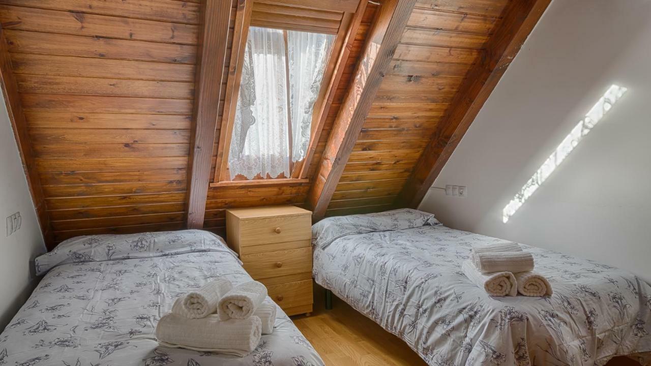レスSaplan Real Estate Montludeアパートメント エクステリア 写真