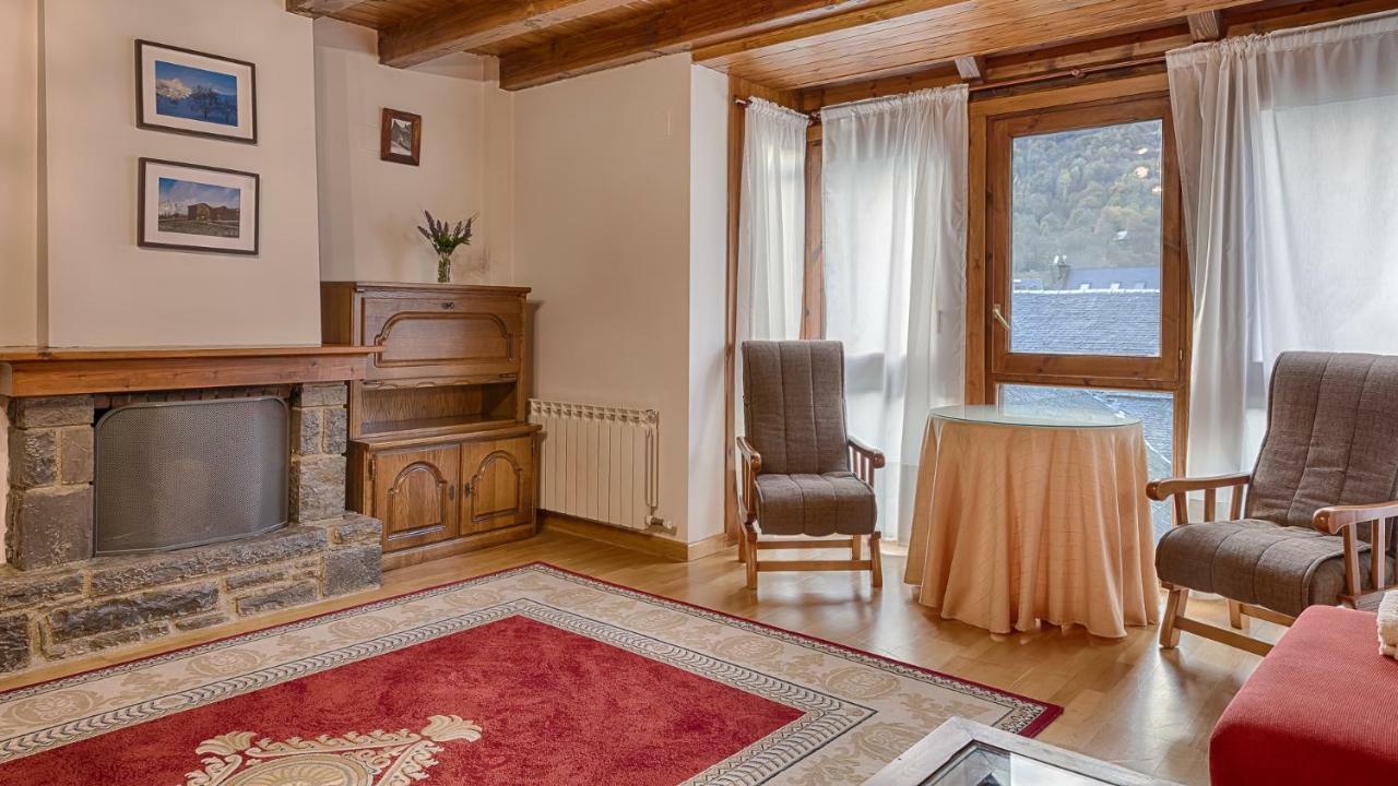 レスSaplan Real Estate Montludeアパートメント エクステリア 写真